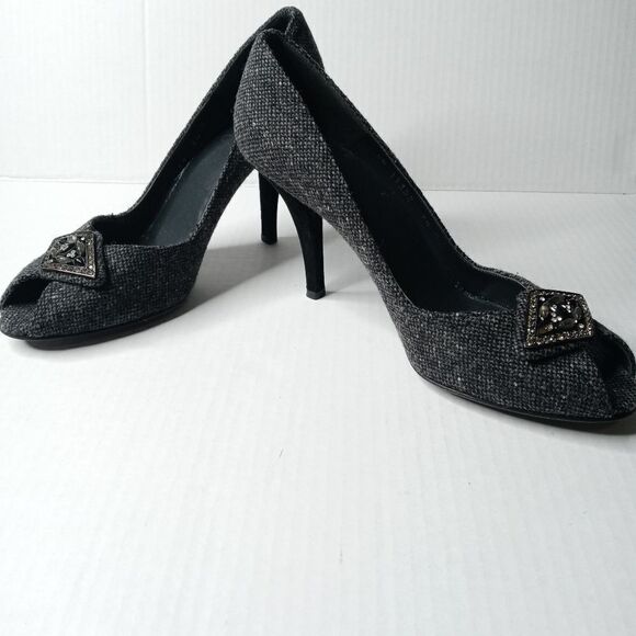 Stuart Weizman gray heels with embalishment - Picture 8 of 10